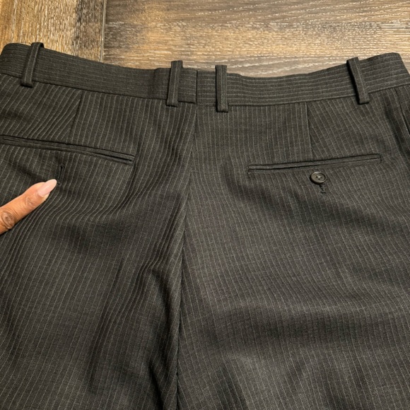 Dark Gray Pinstripe Suit Size 44L - Picture 10 of 10